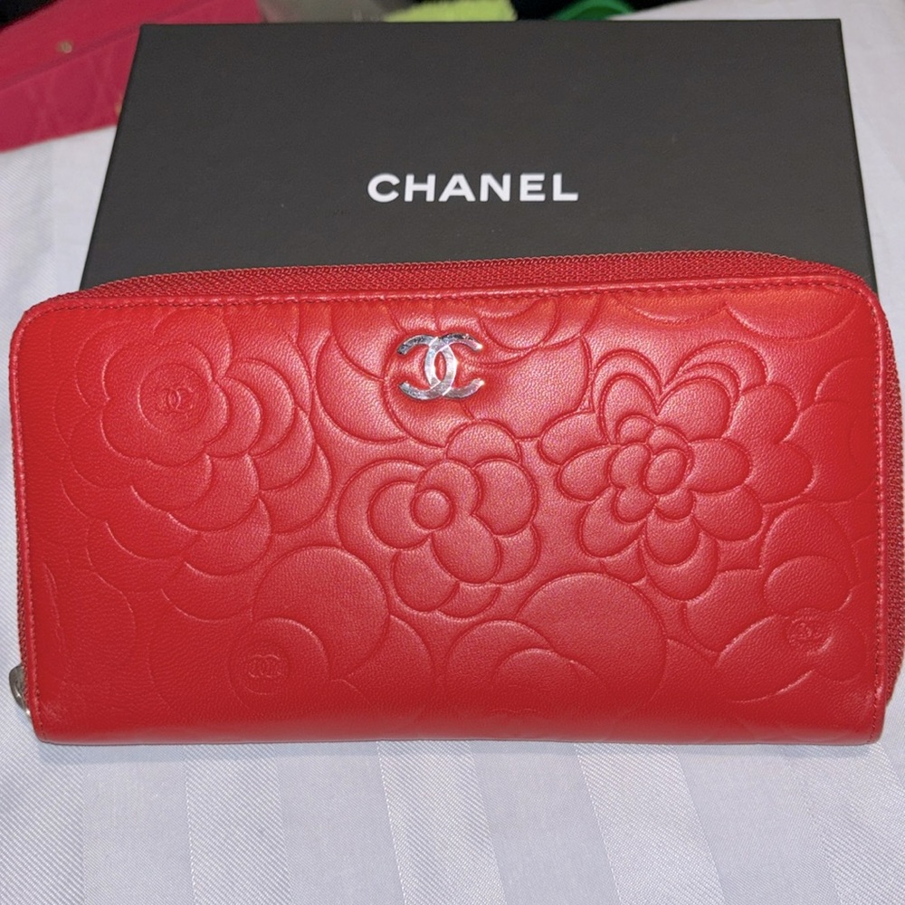 CHANEL Camila Leather wallet